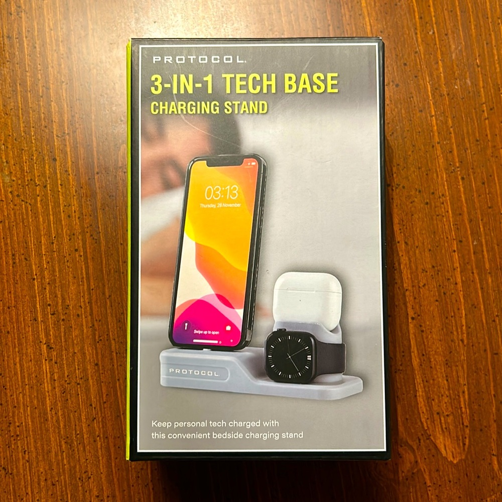 Silicon charging stand -phone-earbuds-watch
